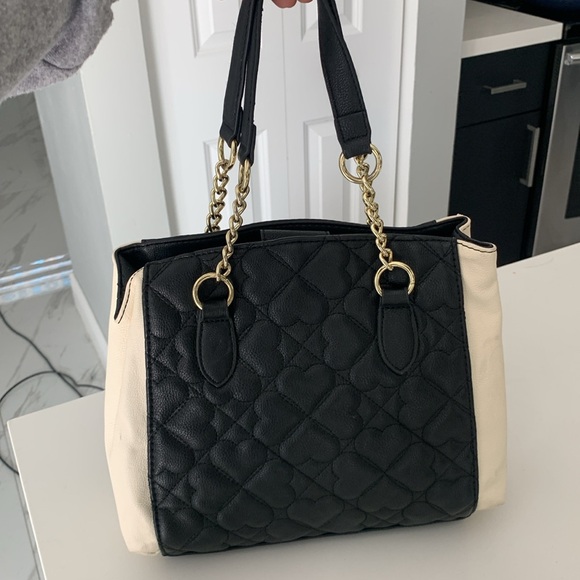 Betsey Johnson Clover Heart Chain Quilted Satchell Handbag - Picture 4 of 8